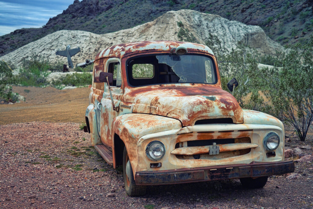 old rusty junk car in Edmonton for junk car removal and cash pickup service